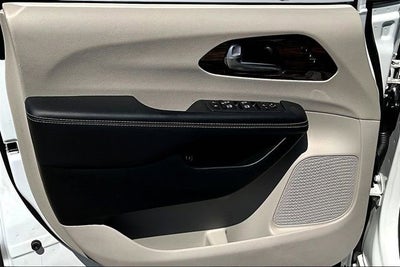 2023 Chrysler Pacifica Hybrid Limited