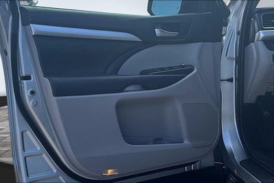 2019 Toyota Highlander SE