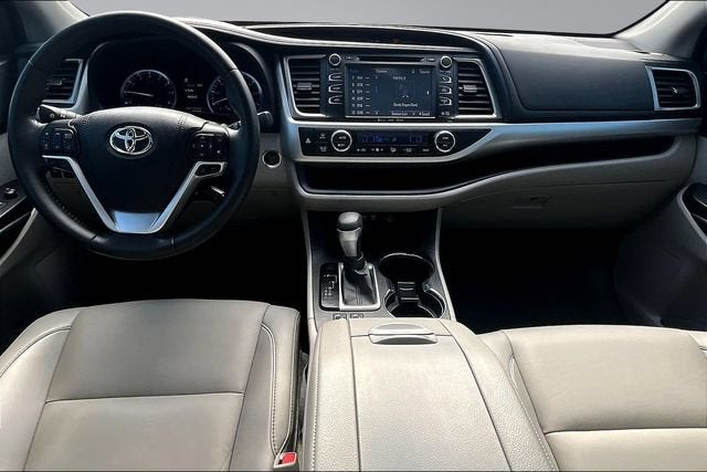 2019 Toyota Highlander SE