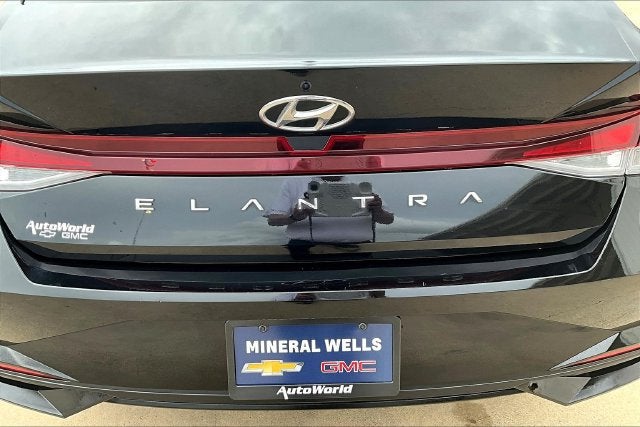 2023 Hyundai Elantra SE