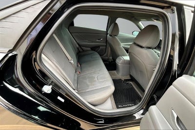 2023 Hyundai Elantra SE
