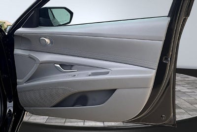 2023 Hyundai Elantra SE