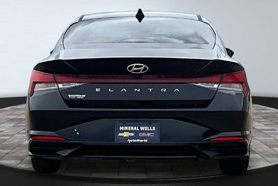 2023 Hyundai Elantra SE