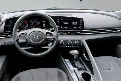 2023 Hyundai Elantra SE
