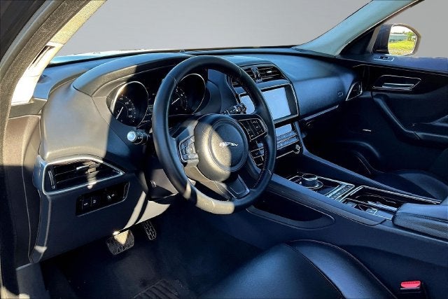 2020 Jaguar F-PACE 25t Premium